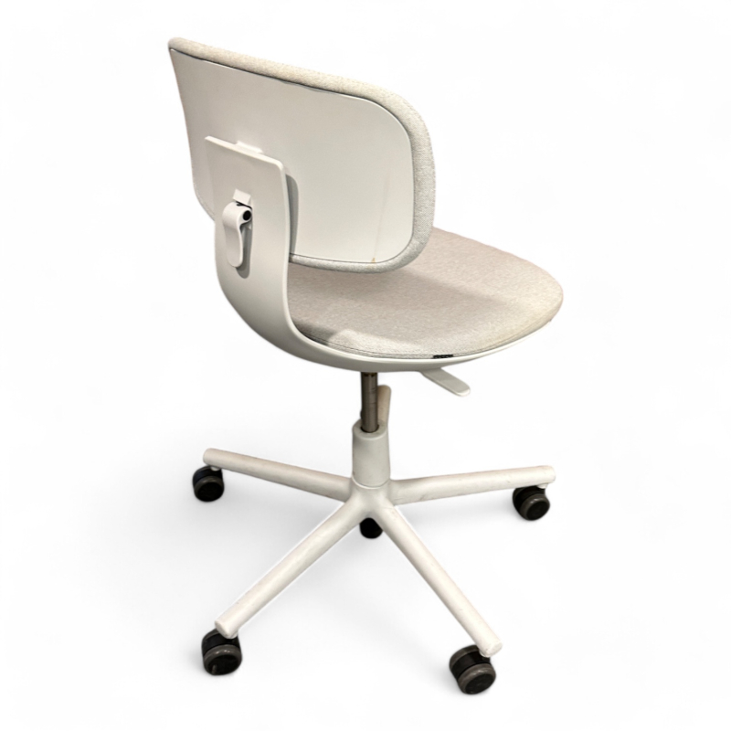 Vitra Rookie konferansestol i lys