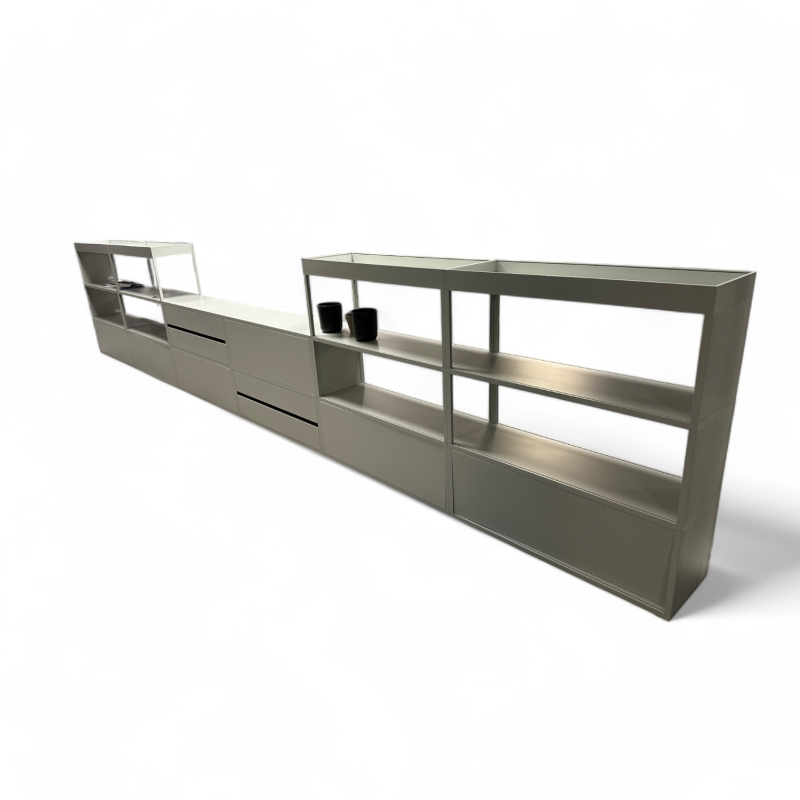 Reol / romdeler med hyller og