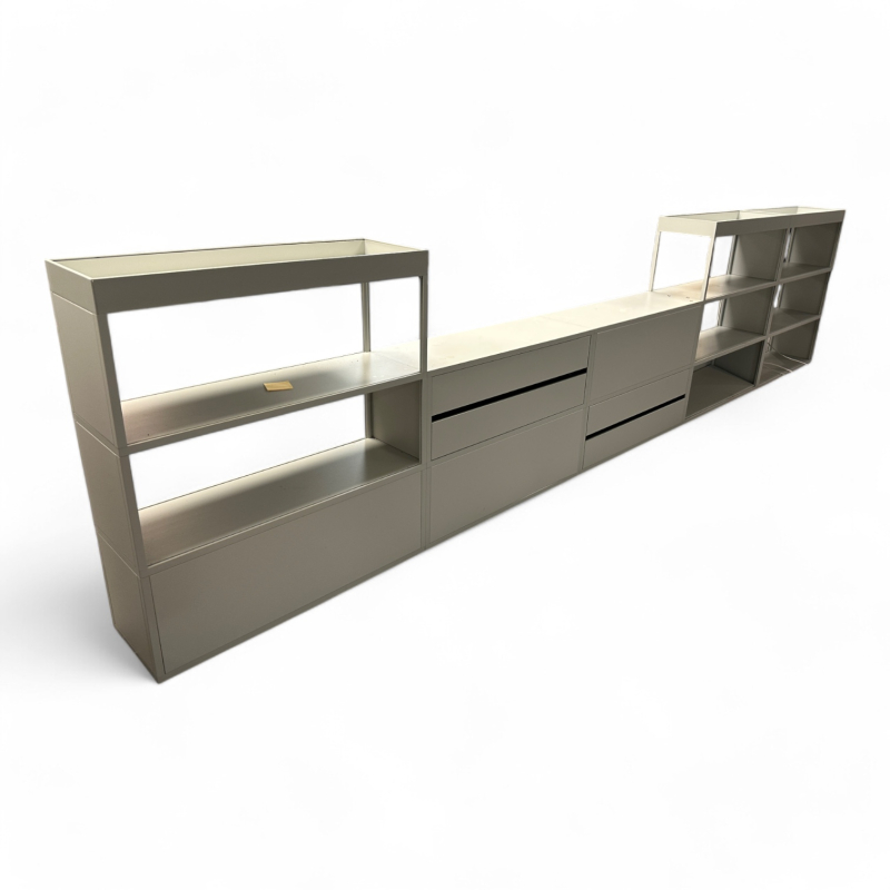 Reol / romdeler med hyller og