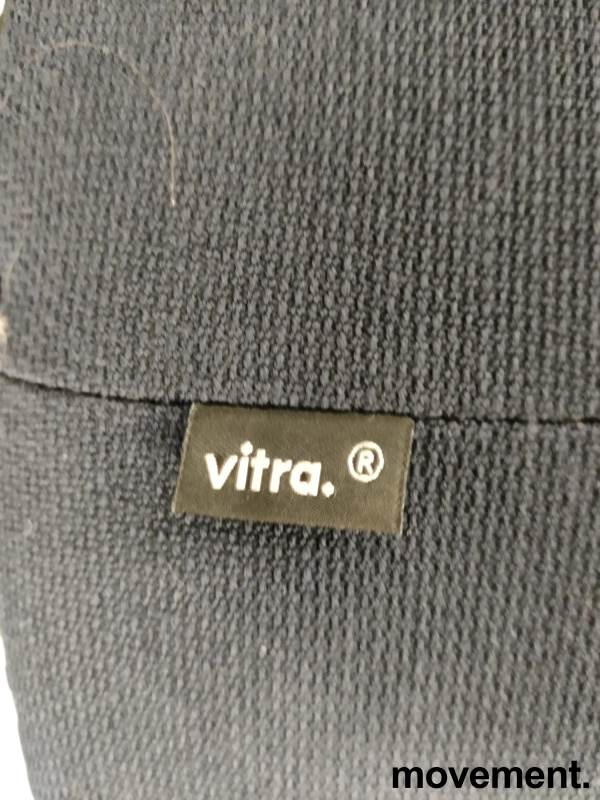 Puff i mørkt blått stoff fra Vitra, - 2 / 2