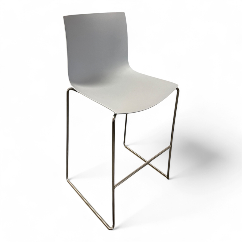 Barkrakk: Arper Catifa 46 i lyst