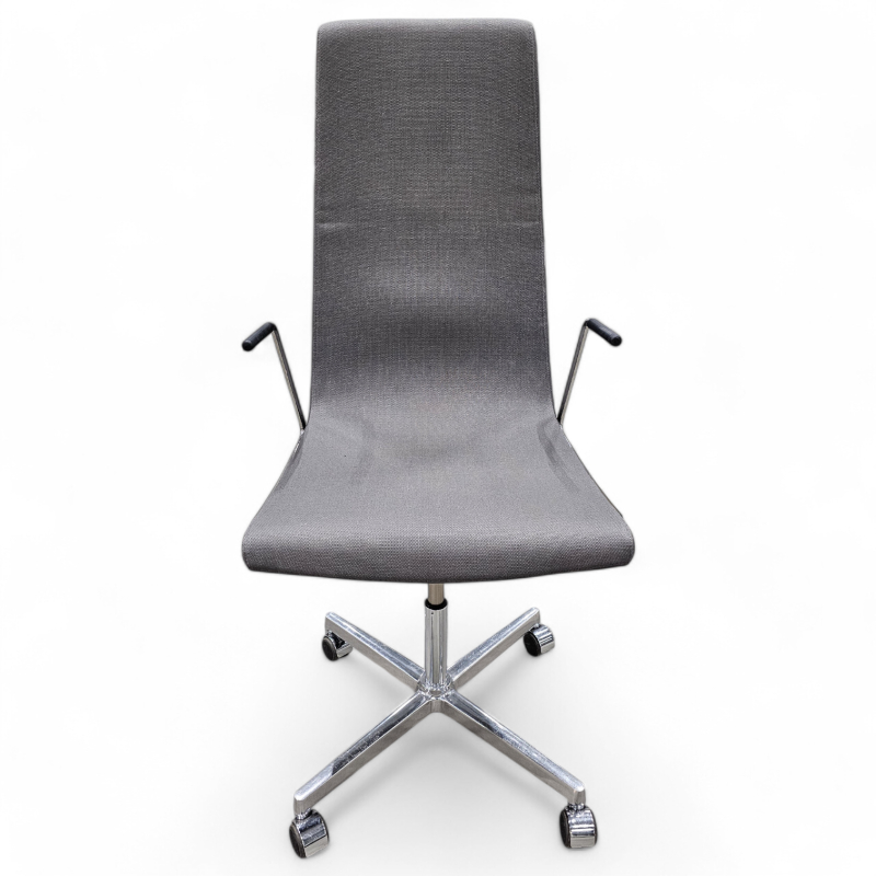 ForaForm Clint konferansestol på