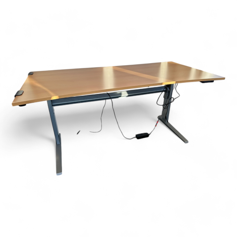 Skrivebord med elektrisk hevsenk i