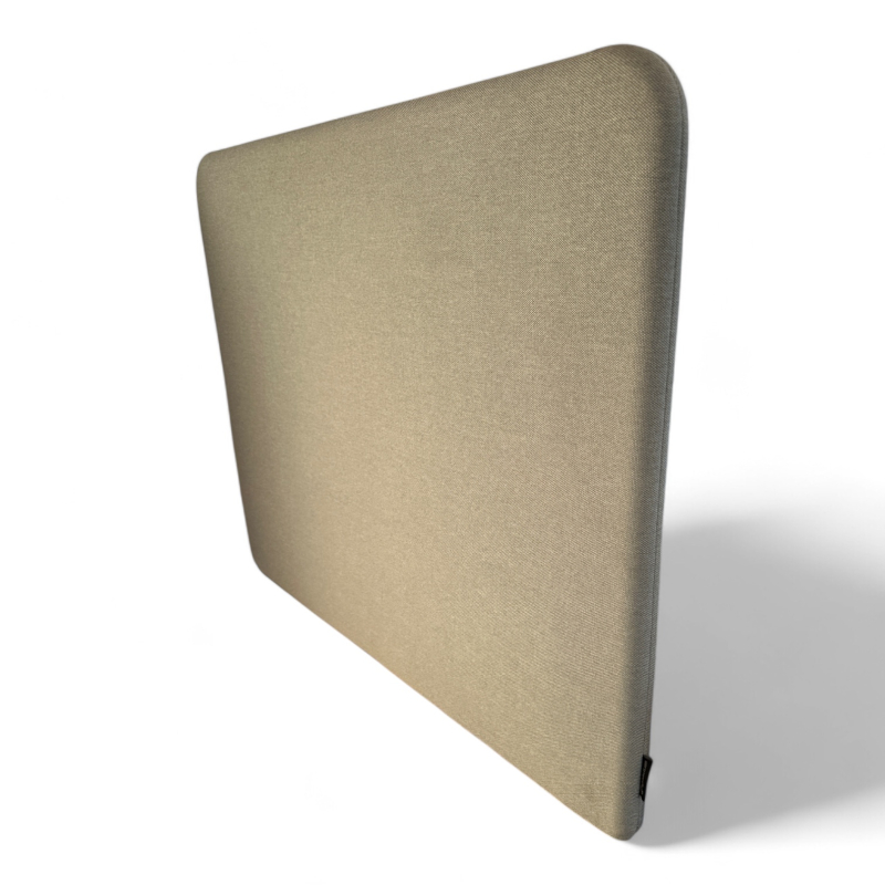 Bordskillevegg i grått stoff fra AJ