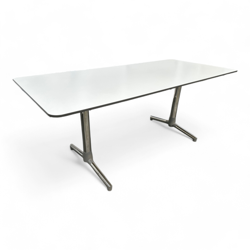 Møtebord / kantinebord fra