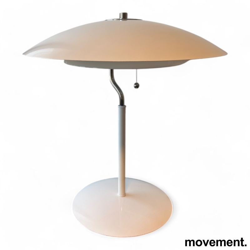 Bordlampe i hvitlakkert stål fra - 1 / 2