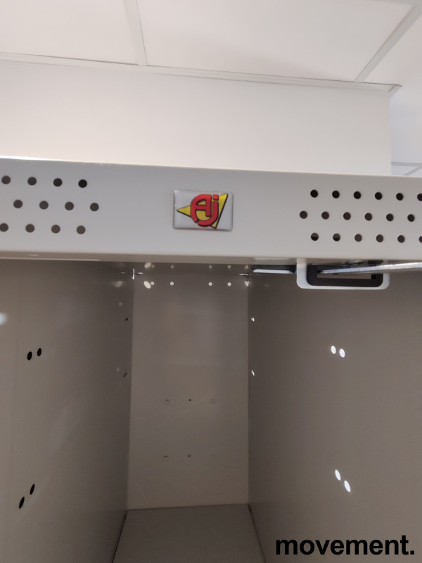 Garderobeskap i stål, lys grå fra - 3 / 3