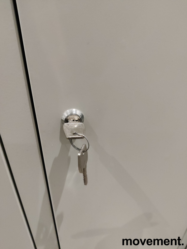 Garderobeskap i stål, lys grå fra - 4 / 4