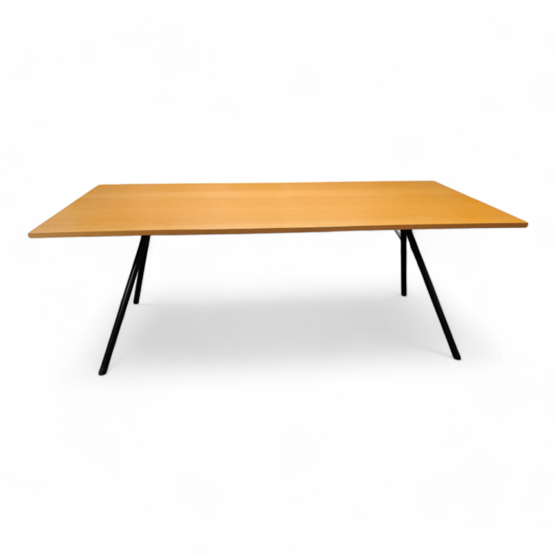 Møtebord fra Lammhults i eikefiner