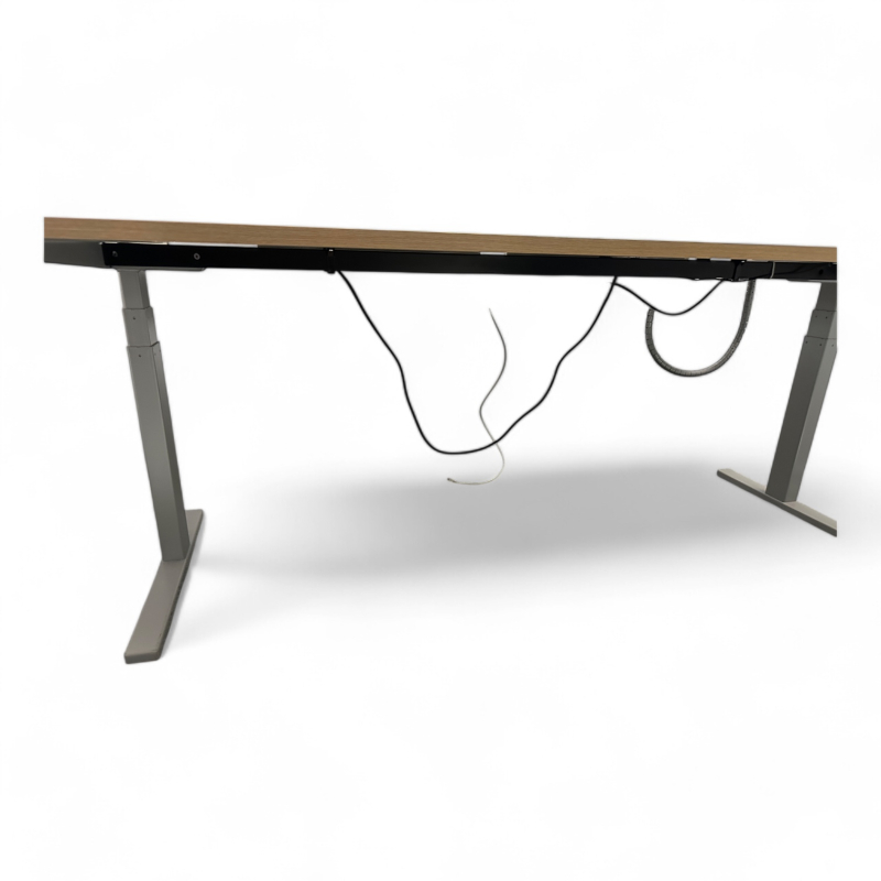 Skrivebord med elektrisk hevsenk i