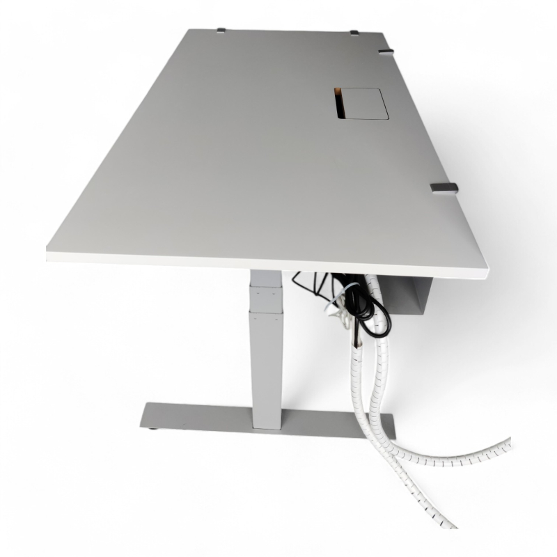 Skrivebord med elektrisk hevsenk i