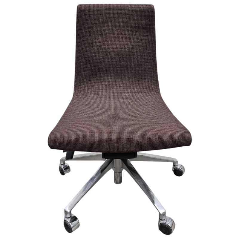 Konferansestol fra Fora Form,