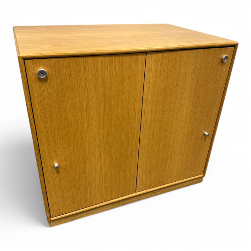 Montana-reol, eikefiner, 2 dører ,