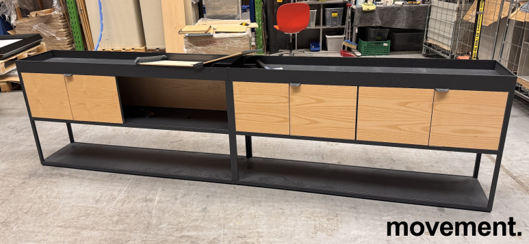 Solgt!Lekker reol med hyller og skap fra