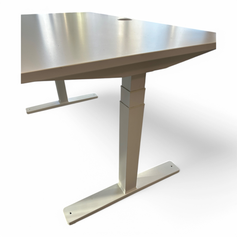 Skrivebord med elektrisk hevsenk i