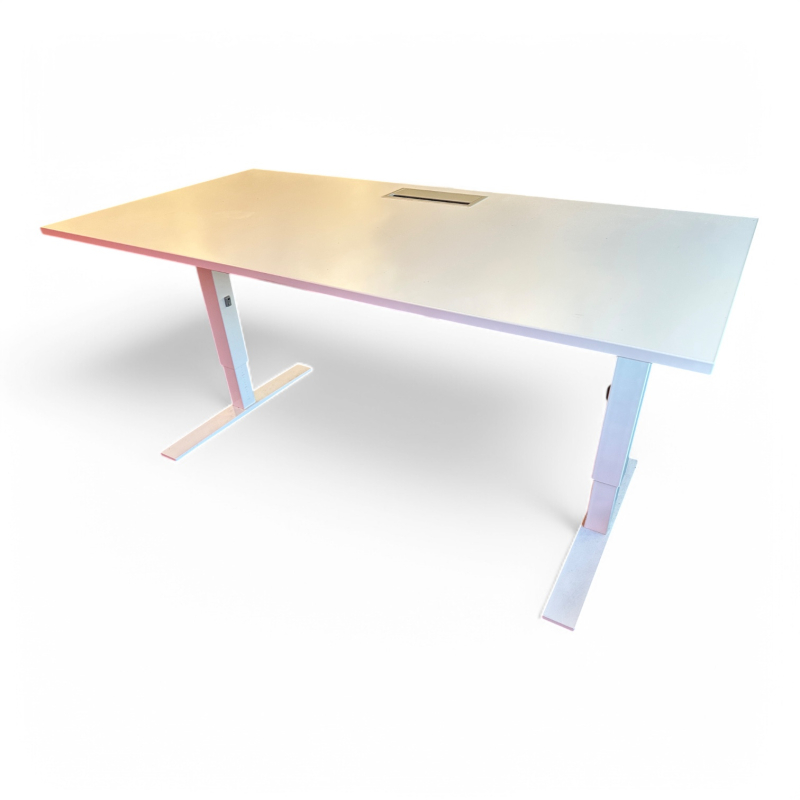 Skrivebord i hvitt fra Kinnarps,