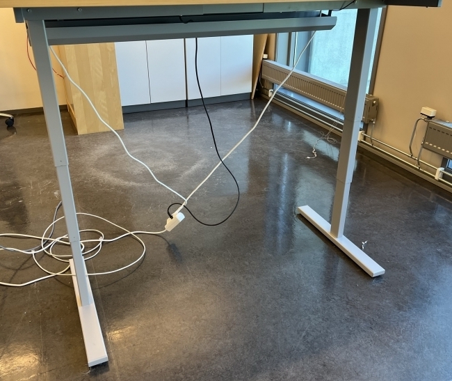 Understell for skrivebord med