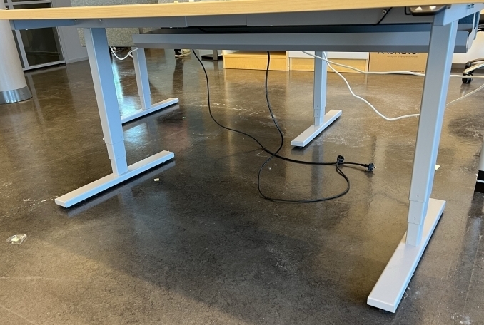 Understell for skrivebord med