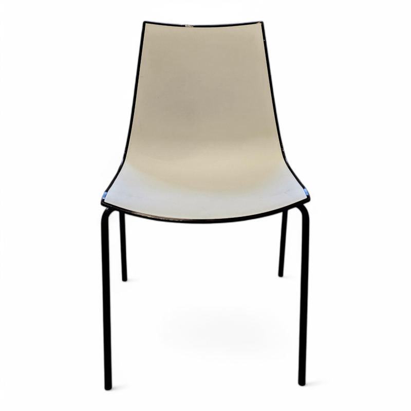 3D i plast, 4 ben Sort bakside,