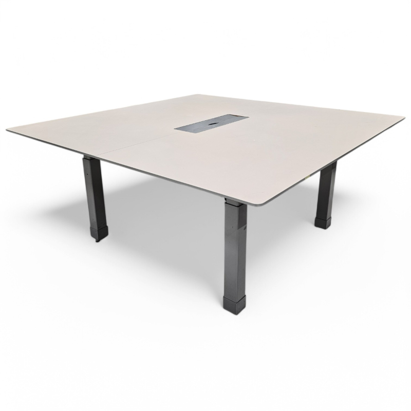 Møtebord / arbeidsbord i beige /