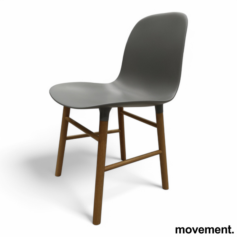 Form Chair Oak Grå, Pent brukt - 1 / 3