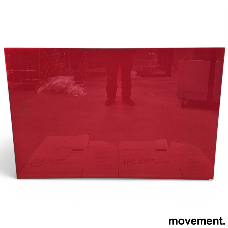 Whiteboard i rødt glass fra Lintex,