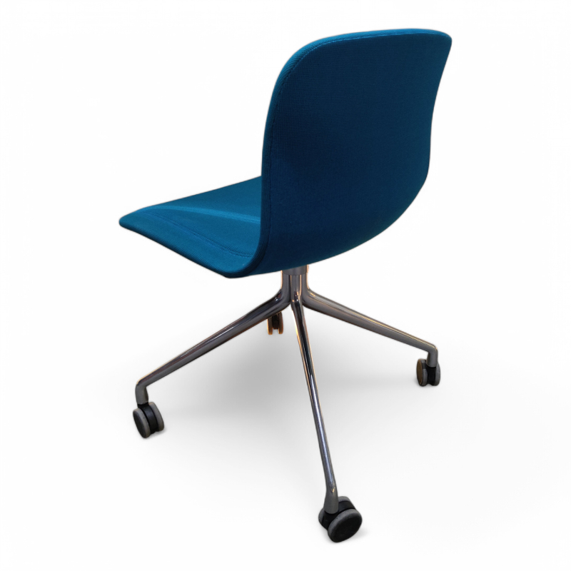 About a chair AAC 15 fullpolstret