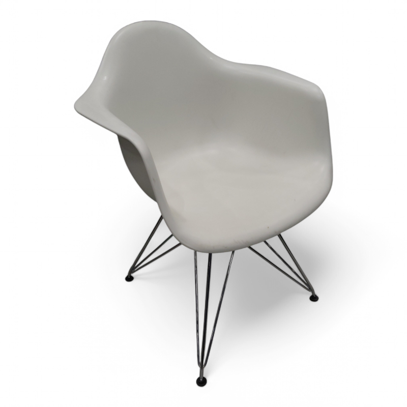 Eames Plastic Armchair DAR Hvit,