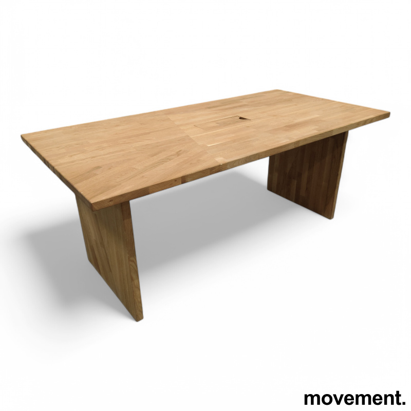 Møtebord 180x90cm med kabelluke - 1 / 2
