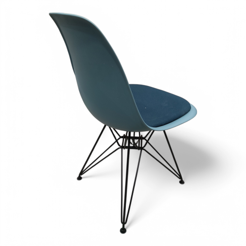 Eames Plastic Side Chair DSR,