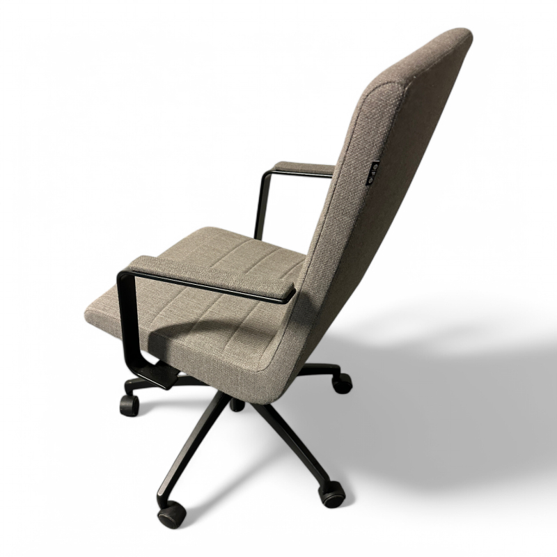 Woods med hjul og armlene Grått