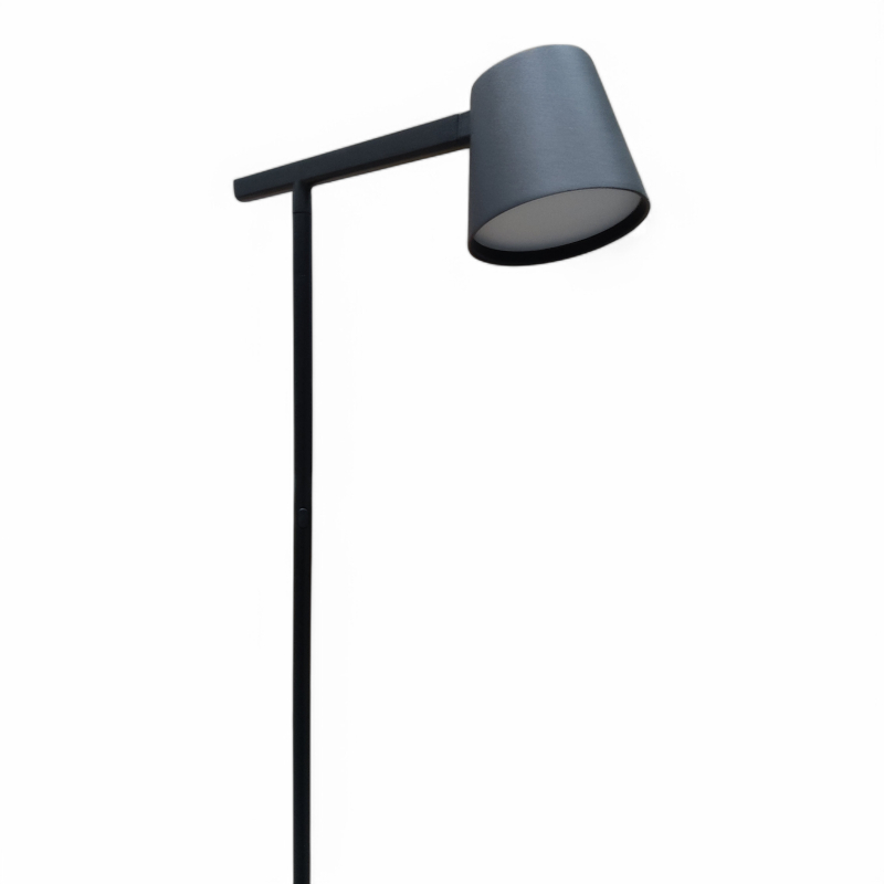 Tip Floor Lamp Sort, Pent brukt
