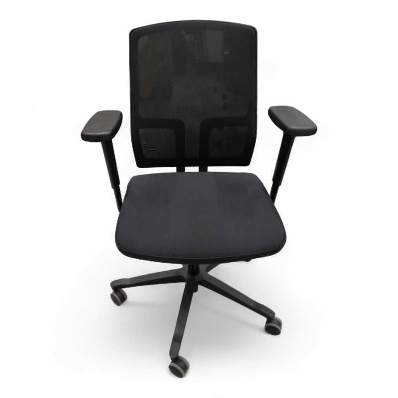 One sync mesh med armlene Sort sete