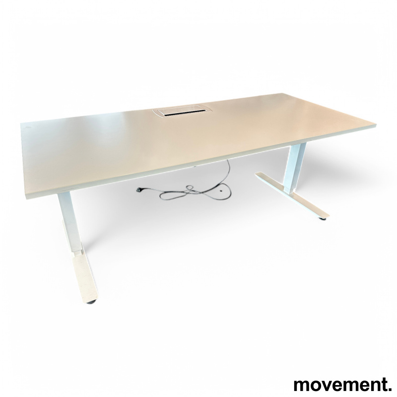 Izi Pro 180x80cm med kabelluke Hvit - 2 / 2