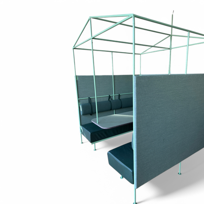 Sittebås med 2 sofaer og bord Grønt