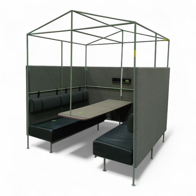 Sittebås med 2 sofaer og bord Grønt