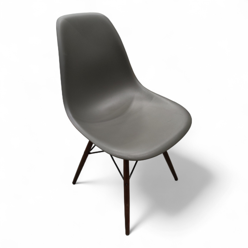 Eames Plastic Side Chair DSW Mørk