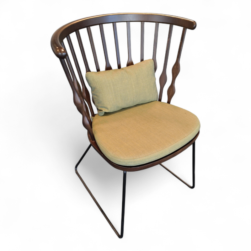 Nub med puter og meieben Brunbeiset