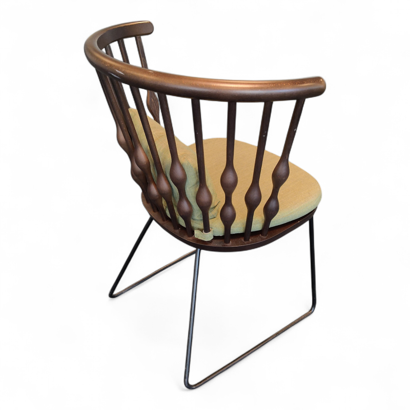 Nub med puter og meieben Brunbeiset