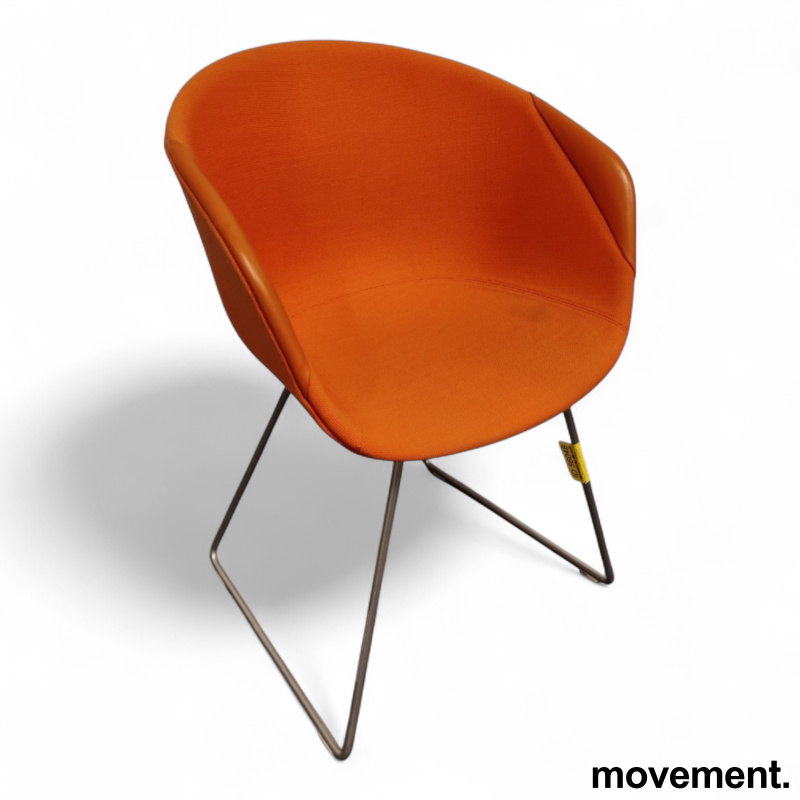 Stk. 35 About a chair fullpolstret med meieben Orange stoff, satinert stål ben, Pent brukt HAY 1.