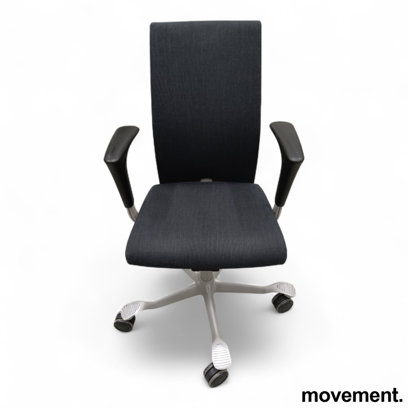 H04 4600 med armlene Mørkt grått - 2 / 2