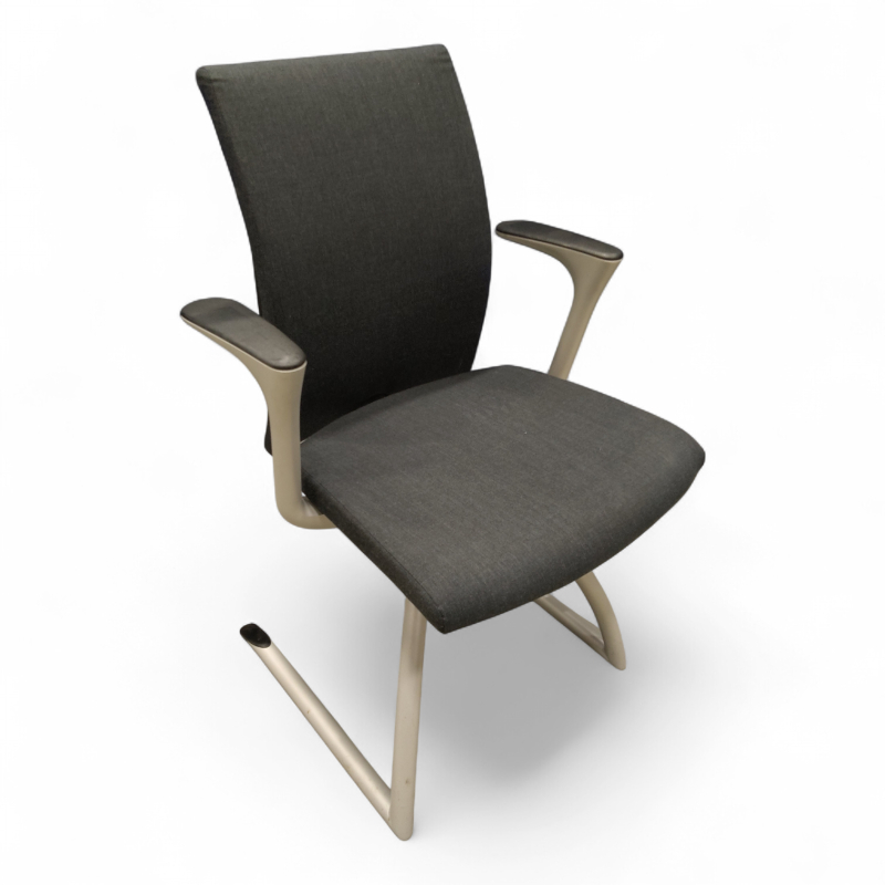 H04 4470 Comm Mørkt grått stoff