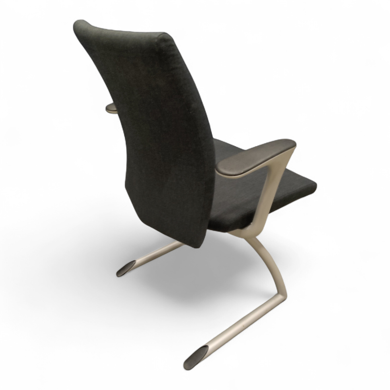 H04 4470 Comm Mørkt grått stoff