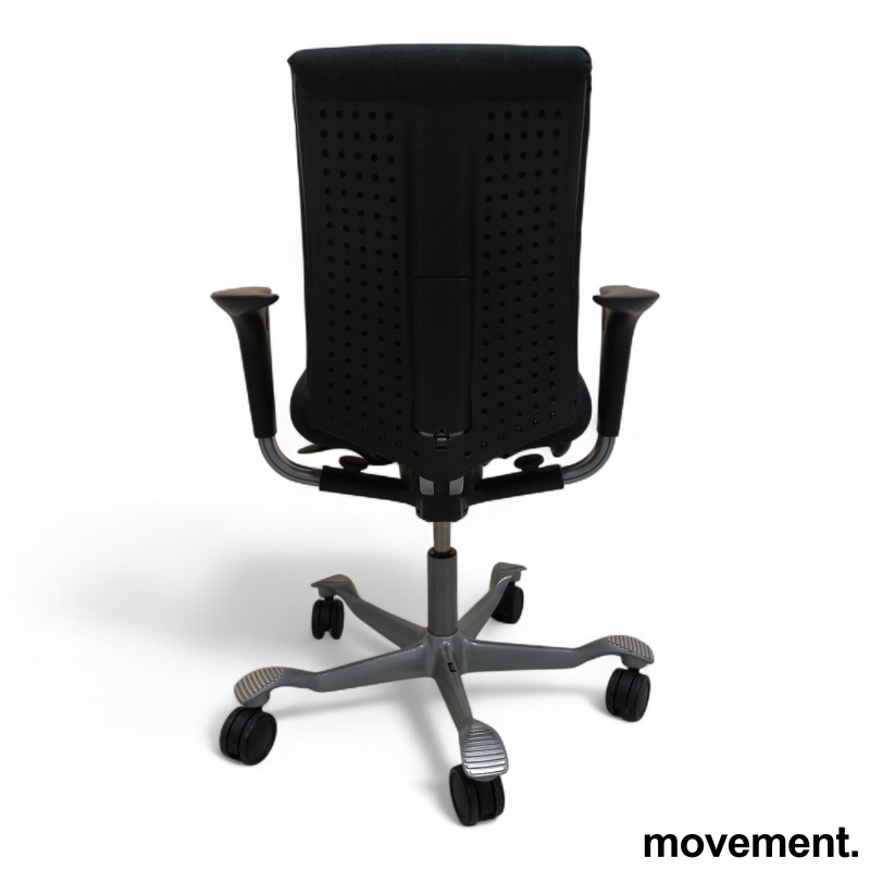 H05 5300 swingbackarmlene Mørkt - 2 / 4