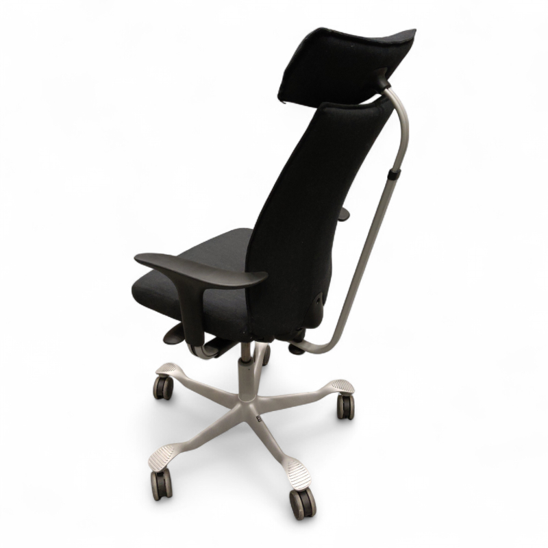 H05 5600 med nakkepute og