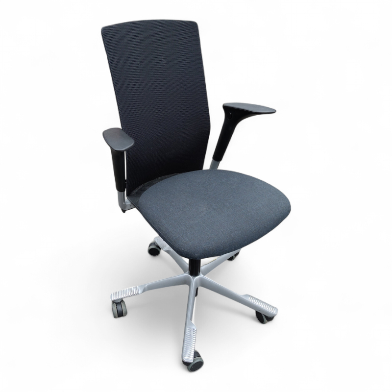 Futu 1020 med armlene Sete i mørkt