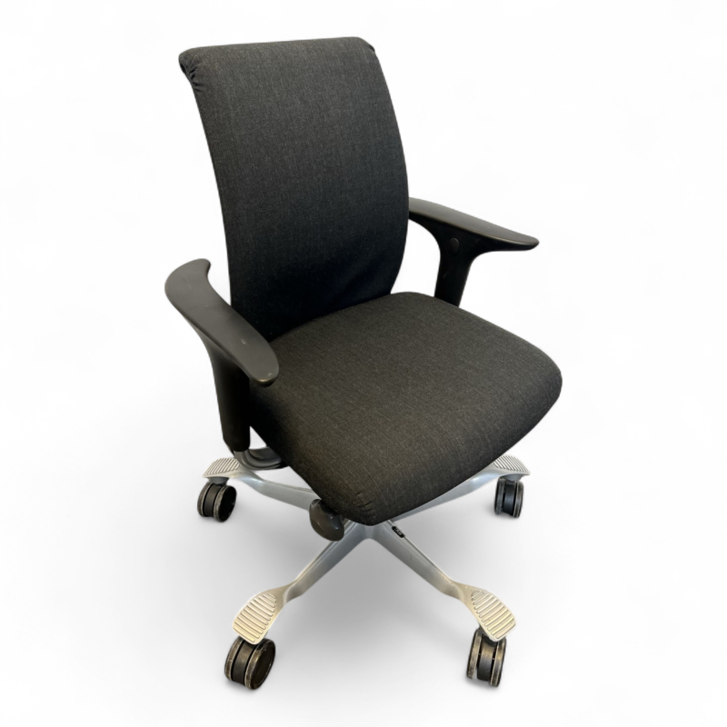 H05 5300 armlene Mørkt grått stoff