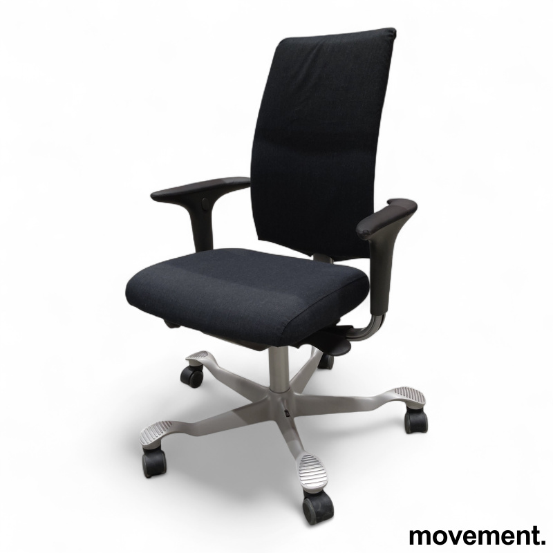 H05 5500 armlene Mørkt grått stoff - 1 / 2