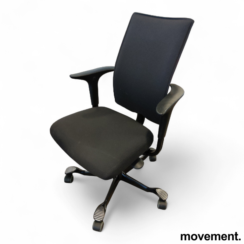 H05 5600 Swingback-armlene Sort - 1 / 2
