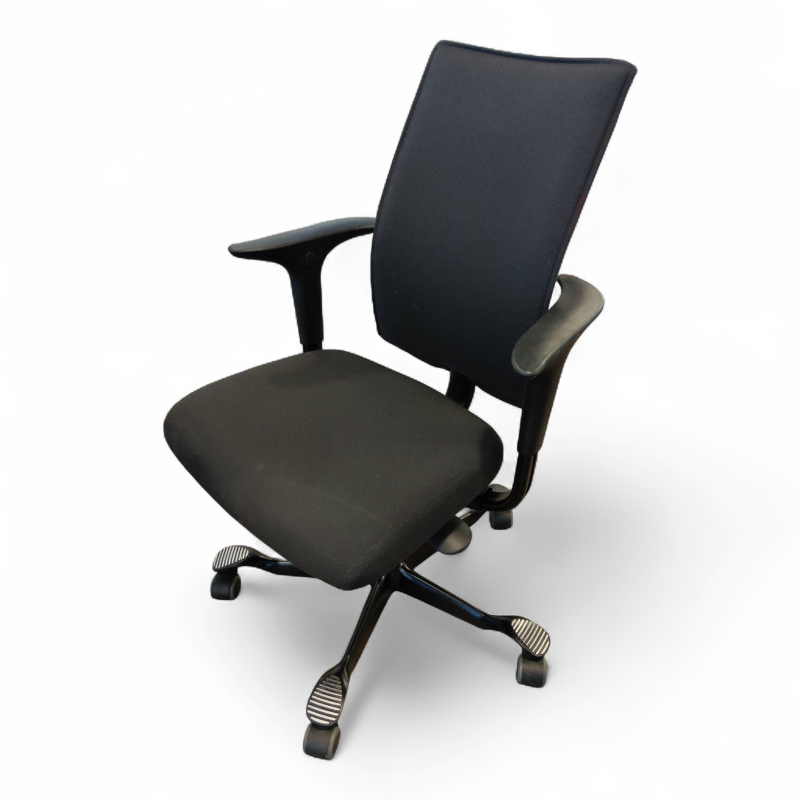 H05 5600 Swingback-armlene Sort